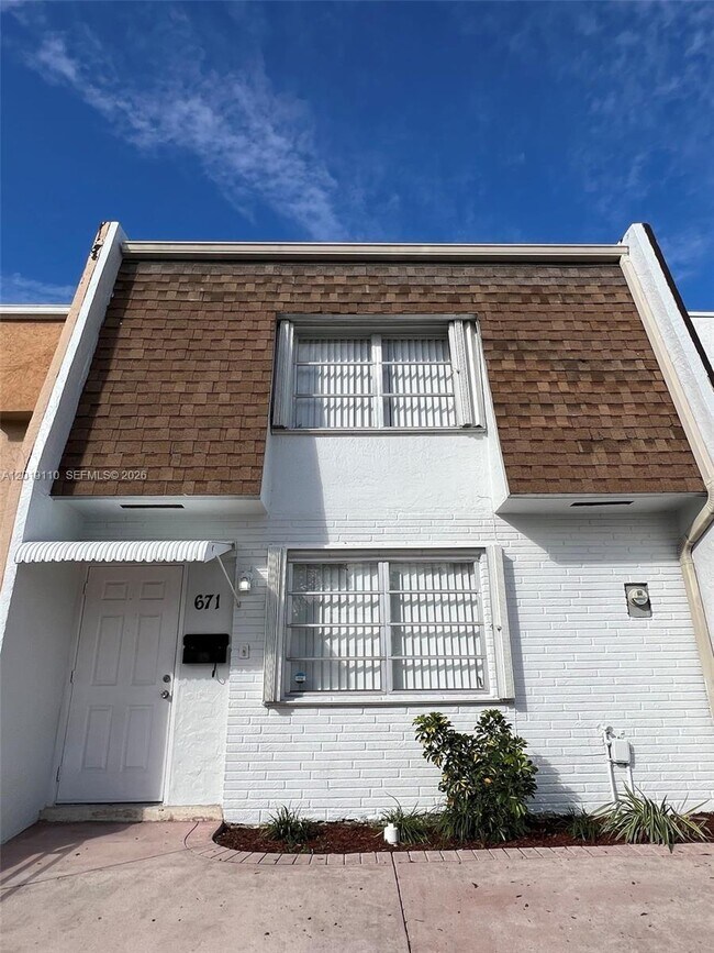 Building Photo - 671 W 80th St