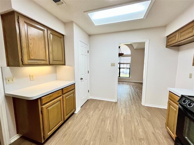 Building Photo - 6105 Paradise Dr