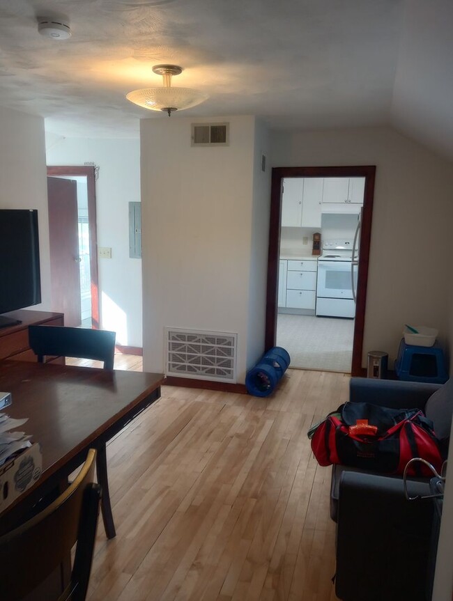 Building Photo - 544-548 E Holum St