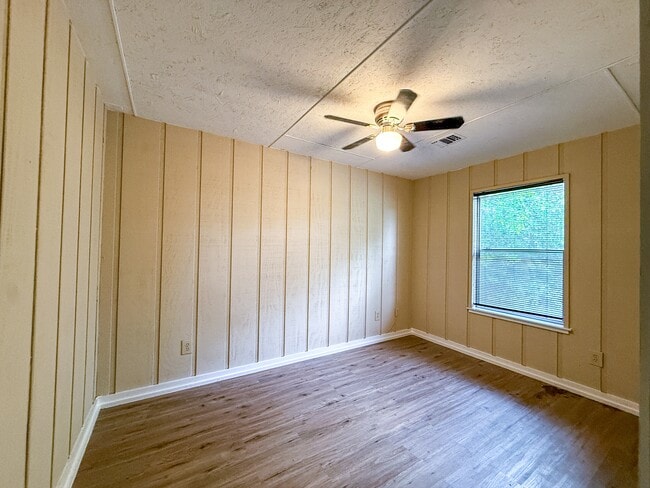 Building Photo - 272 Schmucks Rd