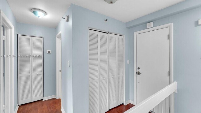 Building Photo - 10661 SW 108th Ave
