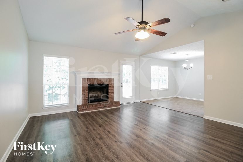 Building Photo - 1417 Oak Knoll Dr NE