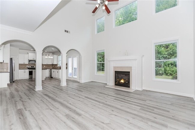 Building Photo - 2023 Jameson Cir NE