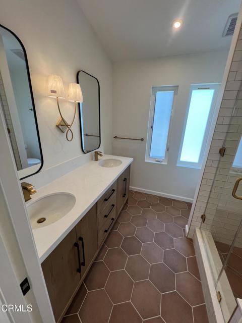 Building Photo - 101 N Santa Rosa St