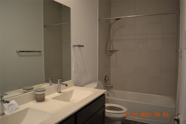 Building Photo - 1613 Sunbend Ln