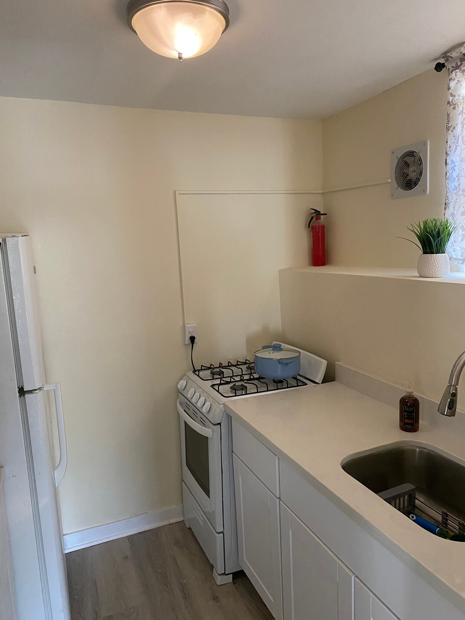 Building Photo - 4704 MacArthur Blvd