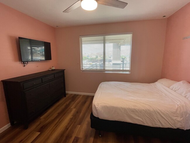 Building Photo - Top Floor Opukea Three Bedroom/Two Bathroom