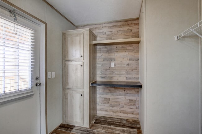 Building Photo - 295 Seay Rd