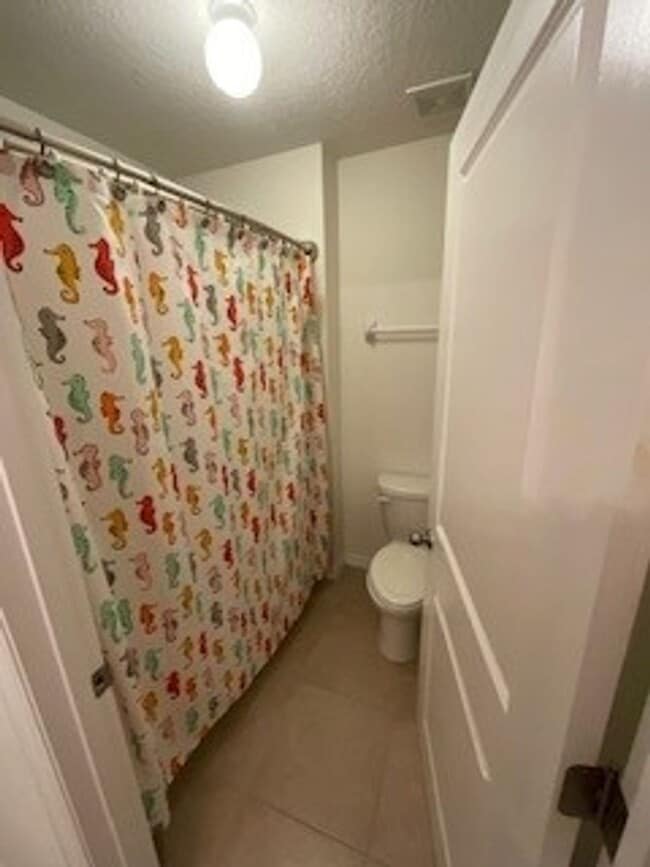 Building Photo - 5/3 Chestnut Village Home