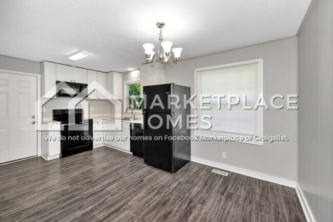 Building Photo - 4002 Summerhill Dr NW