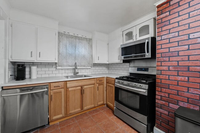 Building Photo - 21 Lord Ave