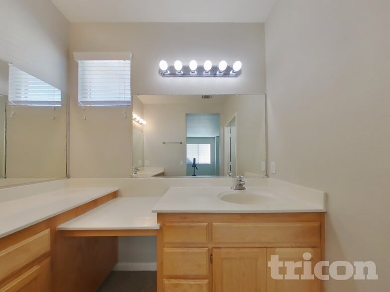 Building Photo - 1895 Bramblewood Dr