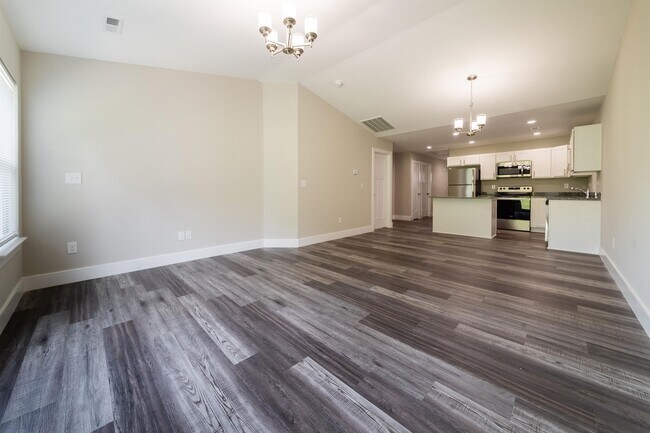 Building Photo - 1003 Magnificent Way