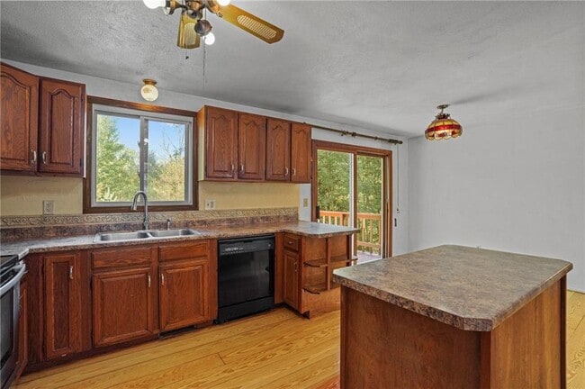 Building Photo - 125 Lewis Farm Rd