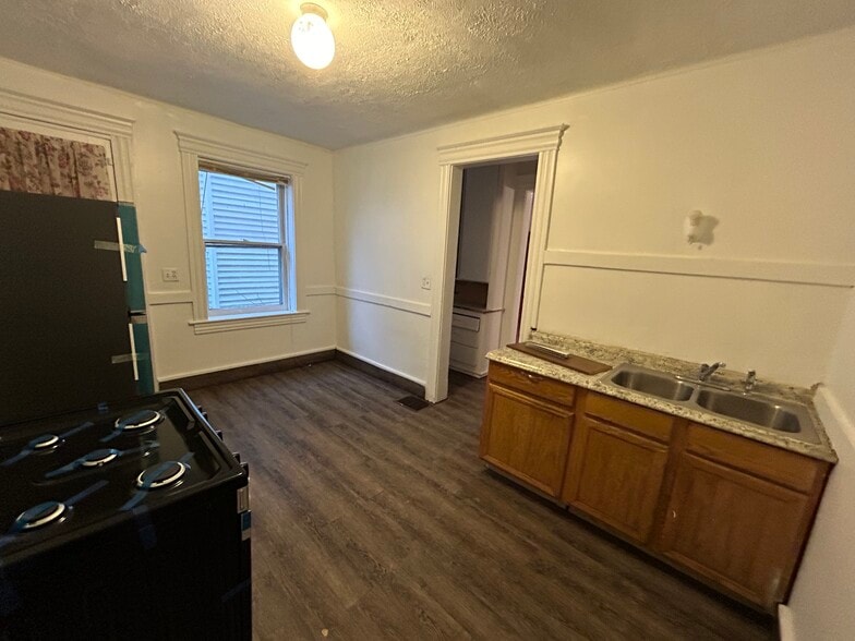 Building Photo - 78 Tacoma St