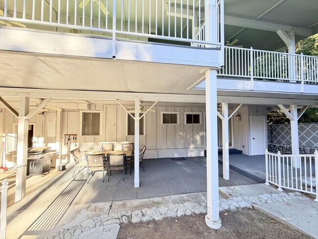 Building Photo - Perfect Long Term Home Close to Town