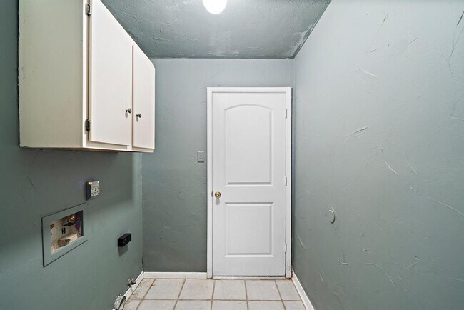 Building Photo - 7803 Goldengrove Dr