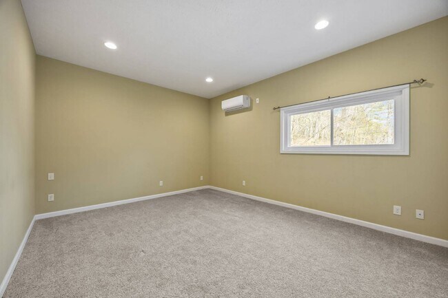 Building Photo - 200 Waterford Dr