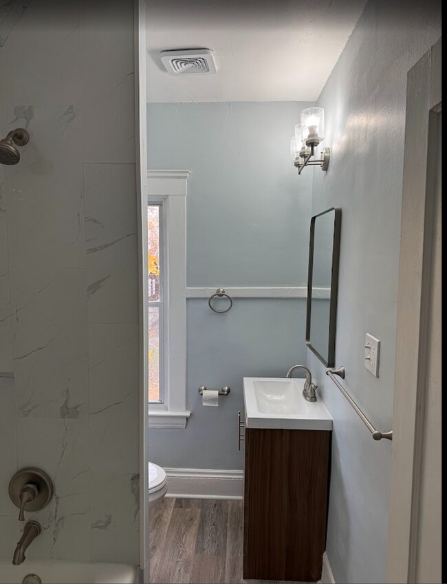 Building Photo - 3235-3257 Oak Rd