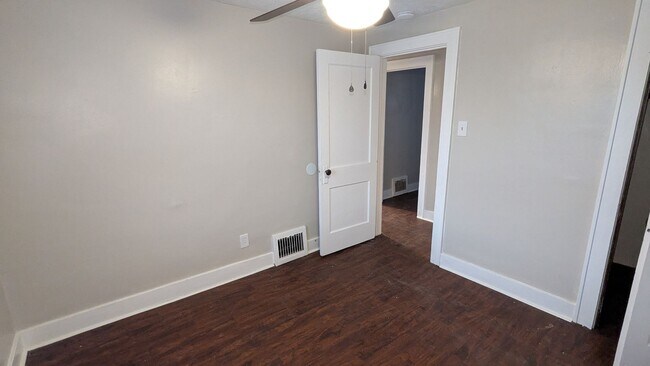 Building Photo - Charming 3-bedroom, 1.5-bathroom home located in the heart of Akron