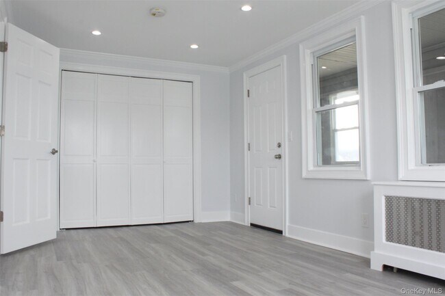 Building Photo - 451 Warburton Ave