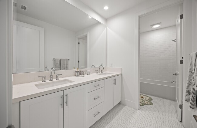Building Photo - 135 Oakstone