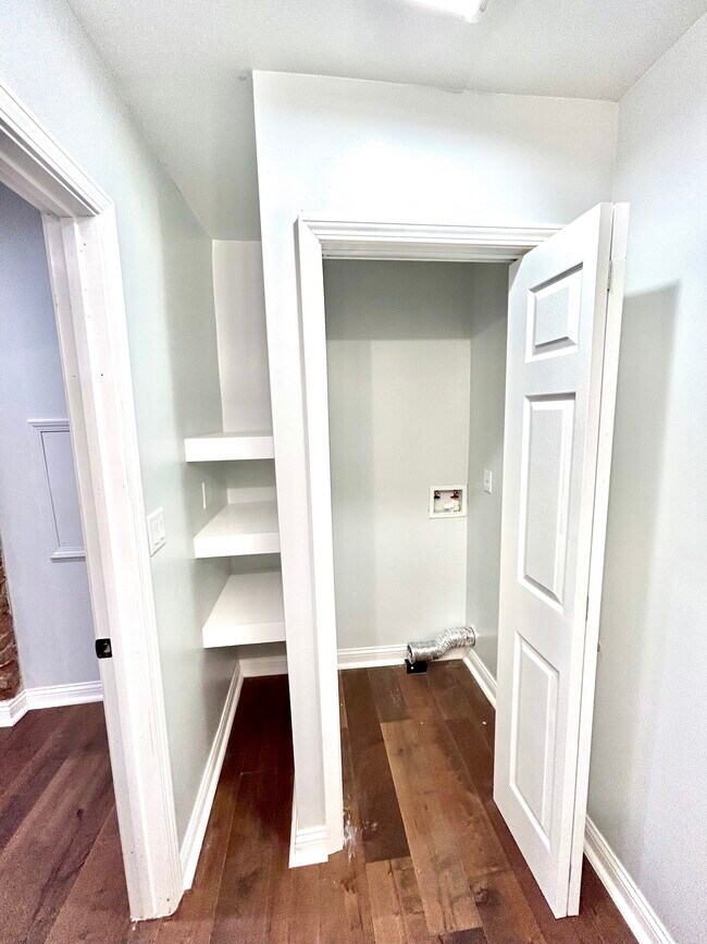 Building Photo - 211 Hawkes Ave