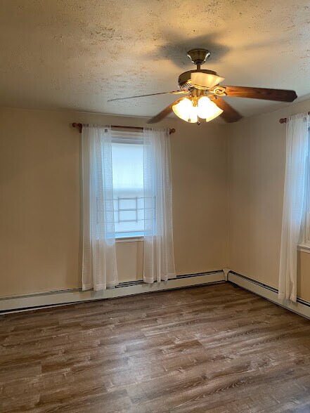 Building Photo - 1615 E Gowen Ave