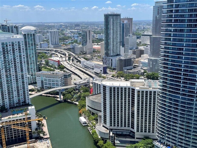 Building Photo - 475 Brickell Ave