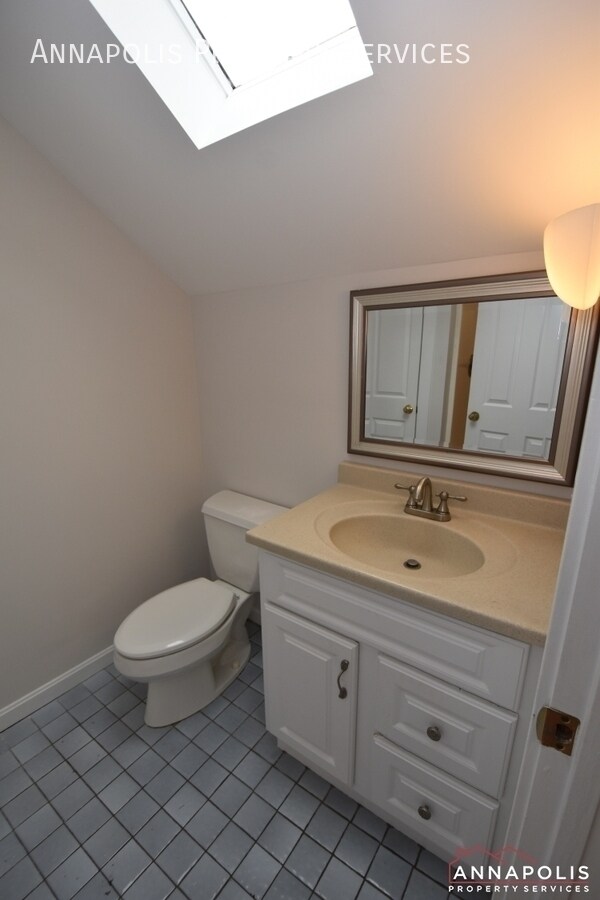 Building Photo - 33 Glen Ave