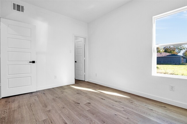 Building Photo - 9708 Stedman St