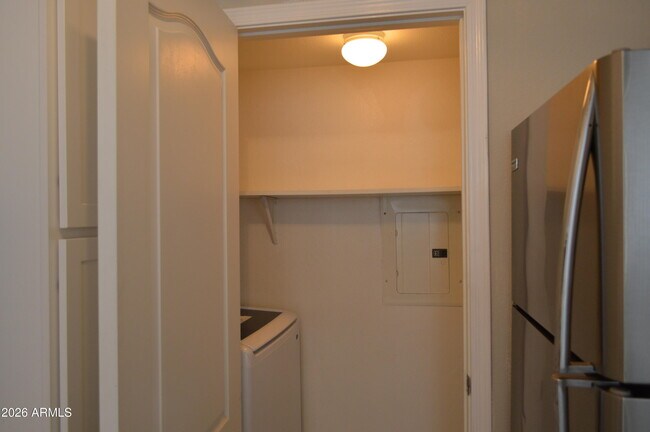 Building Photo - 1701 E Colter St