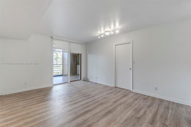 Building Photo - 20401 NE 30th Ave