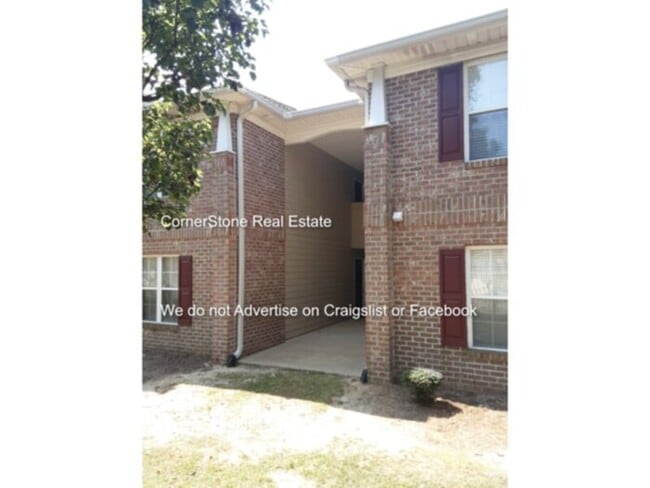 Building Photo - 1830 Balmoral Dr