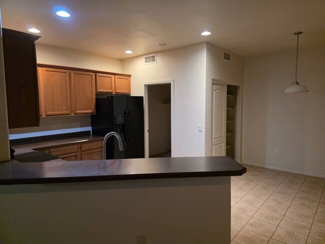 Building Photo - 10414 S Painted Mare Dr