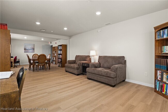 Building Photo - 260 Spanish Moss Cir