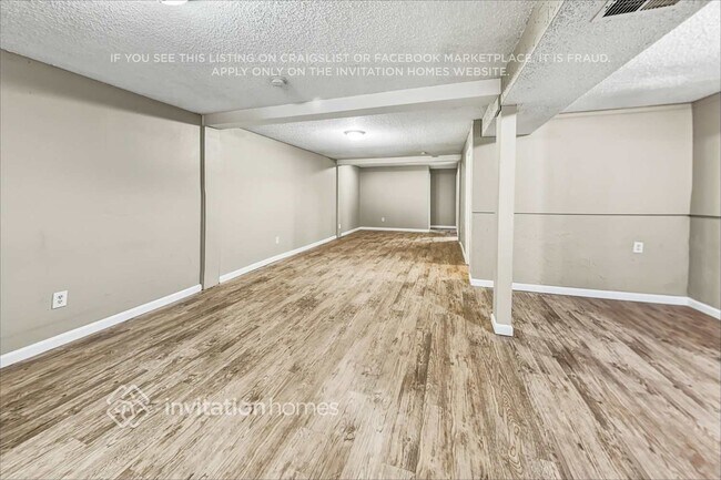 Building Photo - 16372 E Brown Dr