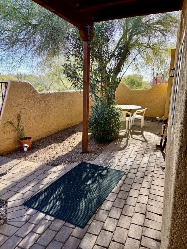 Building Photo - Two bedroom with Community Pool