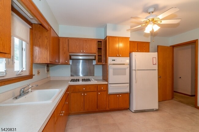 Building Photo - 300 Mitchell Ave