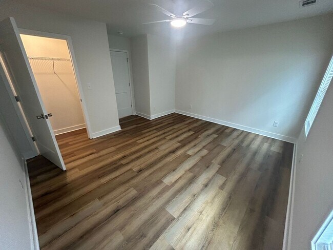 Building Photo - NOW LEASING FOR AUGUST 2026!