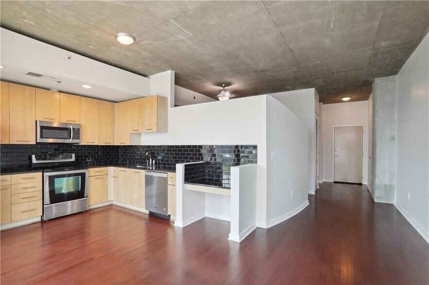 Building Photo - 3324 Peachtree Rd