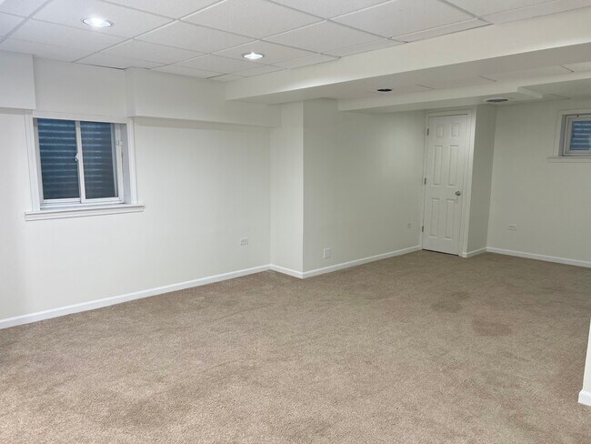 Building Photo - 2112 Skylane Dr