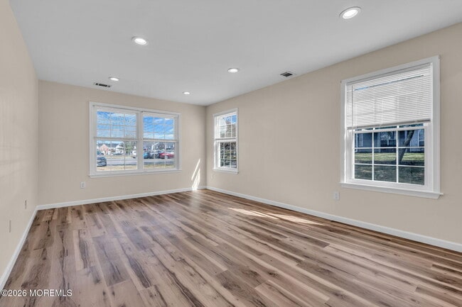 Building Photo - 435 Hancock Pl