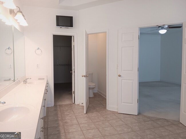 Building Photo - 214 McLaren Gates Dr