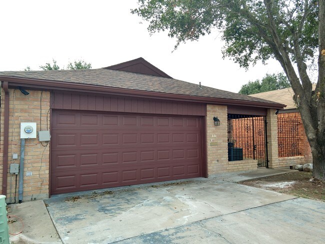 Building Photo - 3620 Gumwood Ave