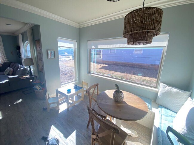 Building Photo - 1633 NE 11th St