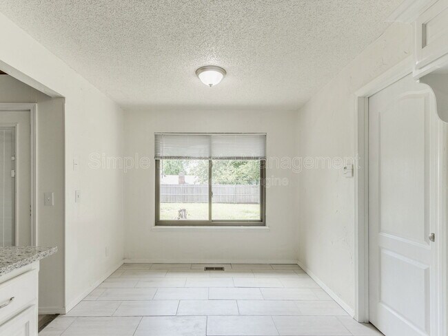 Building Photo - 704 Pepperdine Ave
