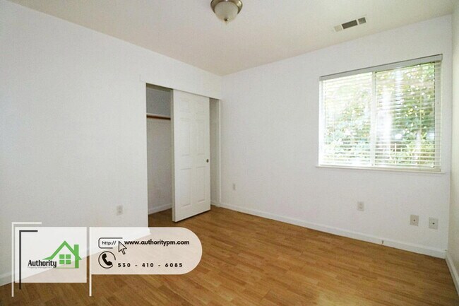 Building Photo - 2151 Hemingway St