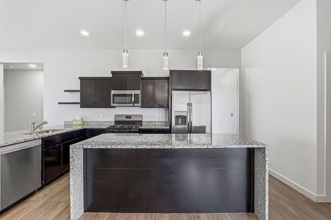 Building Photo - 4 bedroom with outdoor kitchen, fully landscaped in 79928