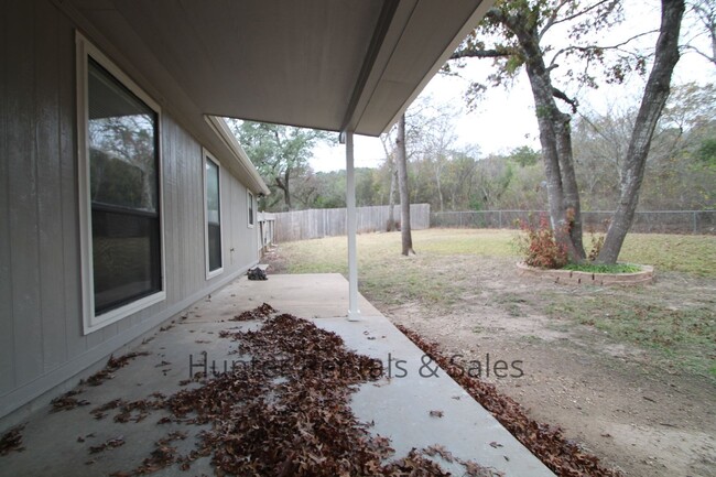 Building Photo - Beautiful Cul-De-Sac Location With Oak Trees